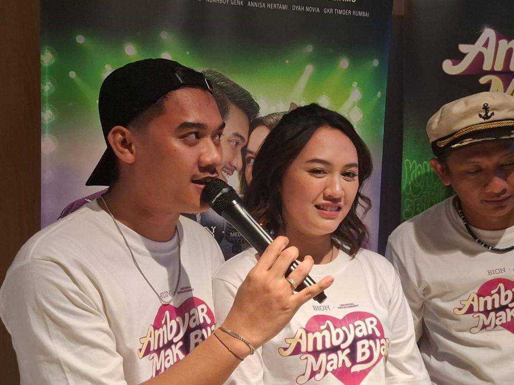 Cast film Ambyar Mak Byar saat berada di Kota Malang. (IDN Times/Rizal Adhi Pratama)