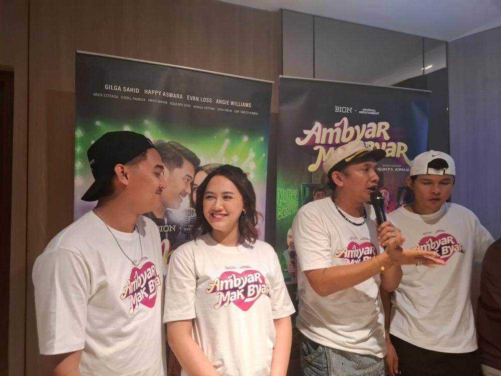 Cast film Ambyar Mak Byar saat berada di Kota Malang. (IDN Times/Rizal Adhi Pratama)