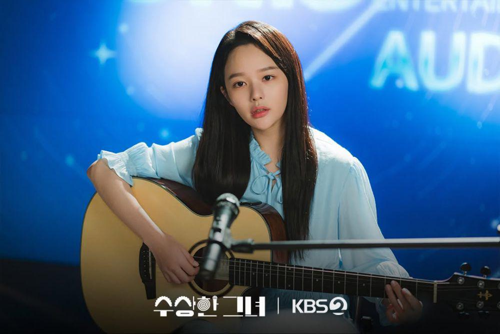 5 Sisi Gelap Kehidupan Trainee Idol yang Tercermin di Who is She