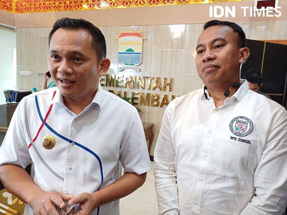 Pj Wako Cheka Virgowansha bersama General Manager Hotel Batiqa Adhi Wahyu sekaligus Ketua Indonesian Hotel General Manager Association (Ihgma) Sumsel