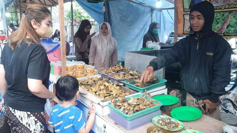 Pedagang makanan di Banjarmasin.