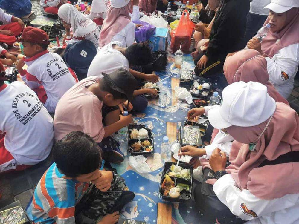 Makam bersama dengan konsep makanan bergizi di Banjarmasin.