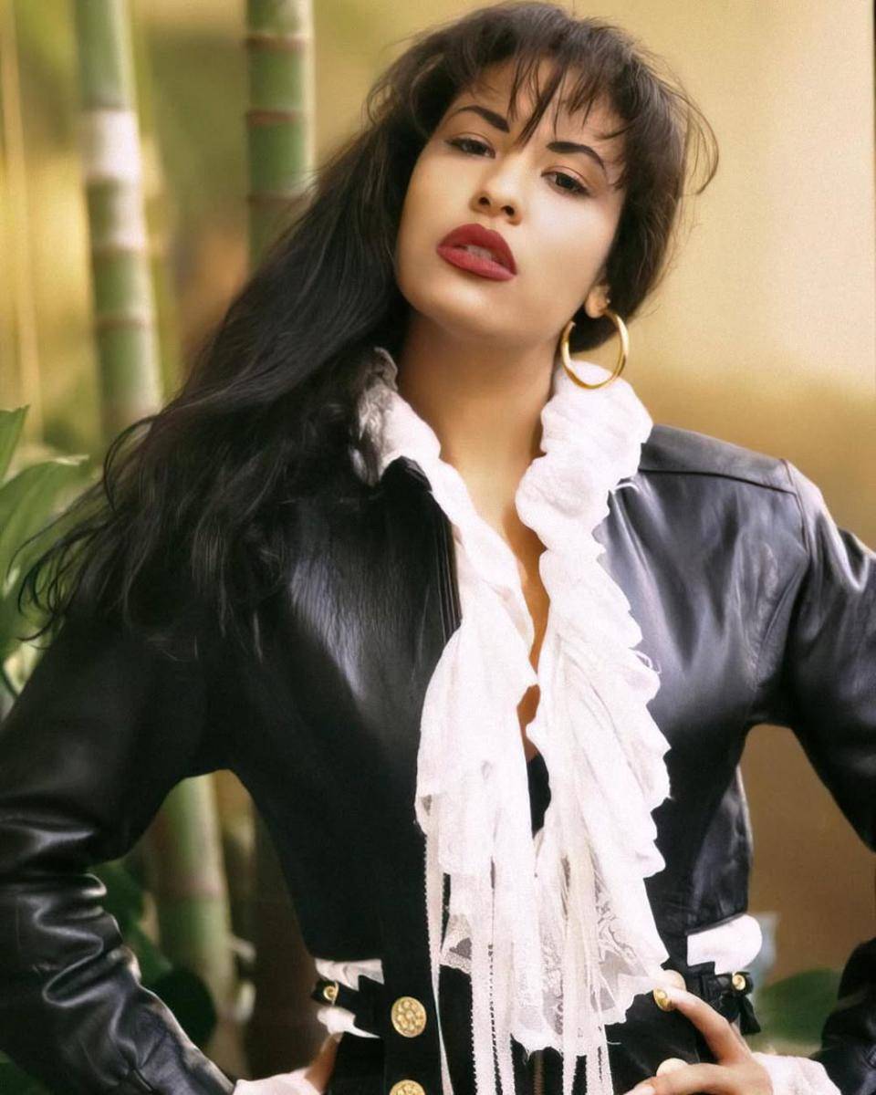Selena Quintanilla (instagram.com/selenaqofficial)