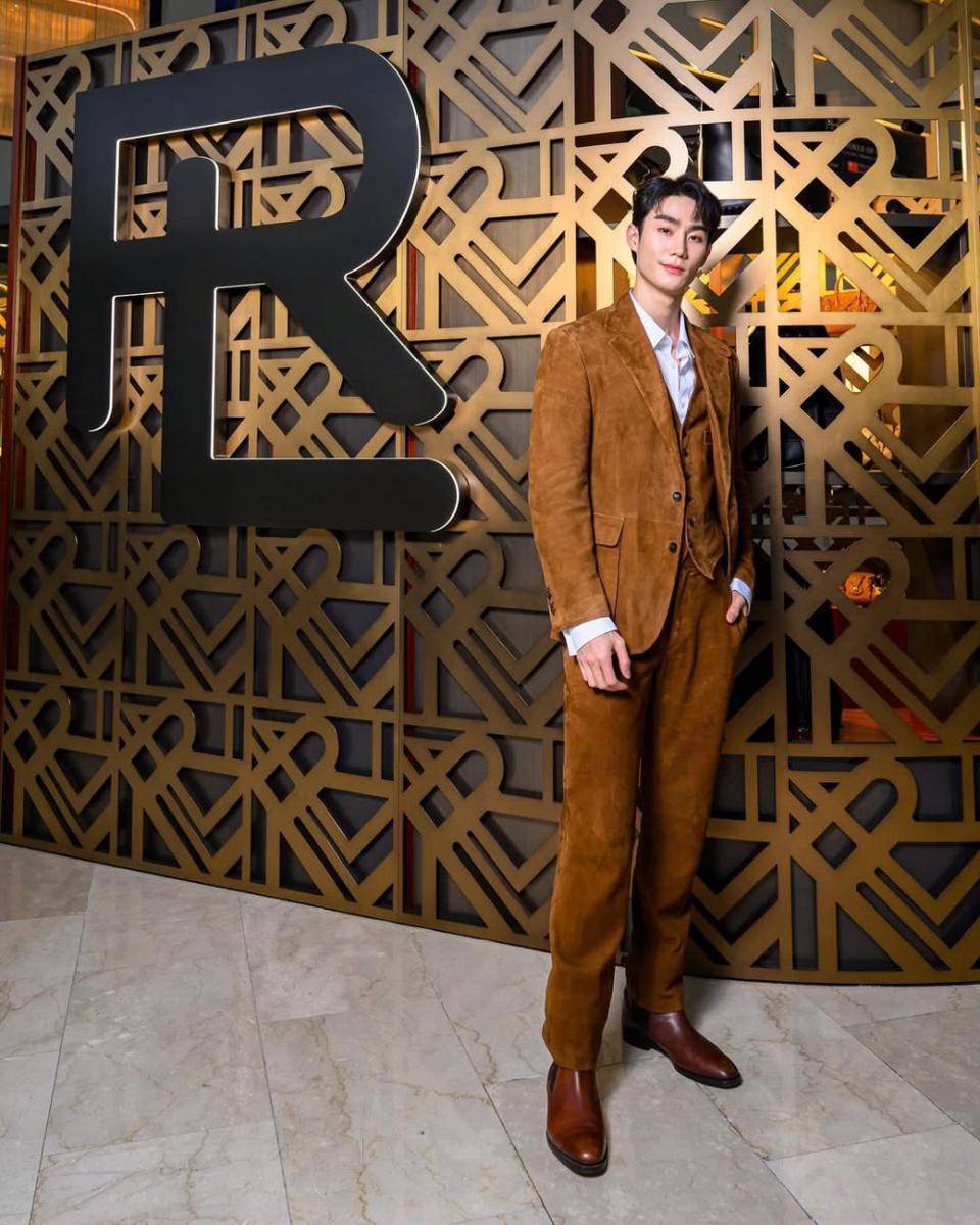 outfit preppy style ala Force Jiratchapong (instagram.com/fforce_)