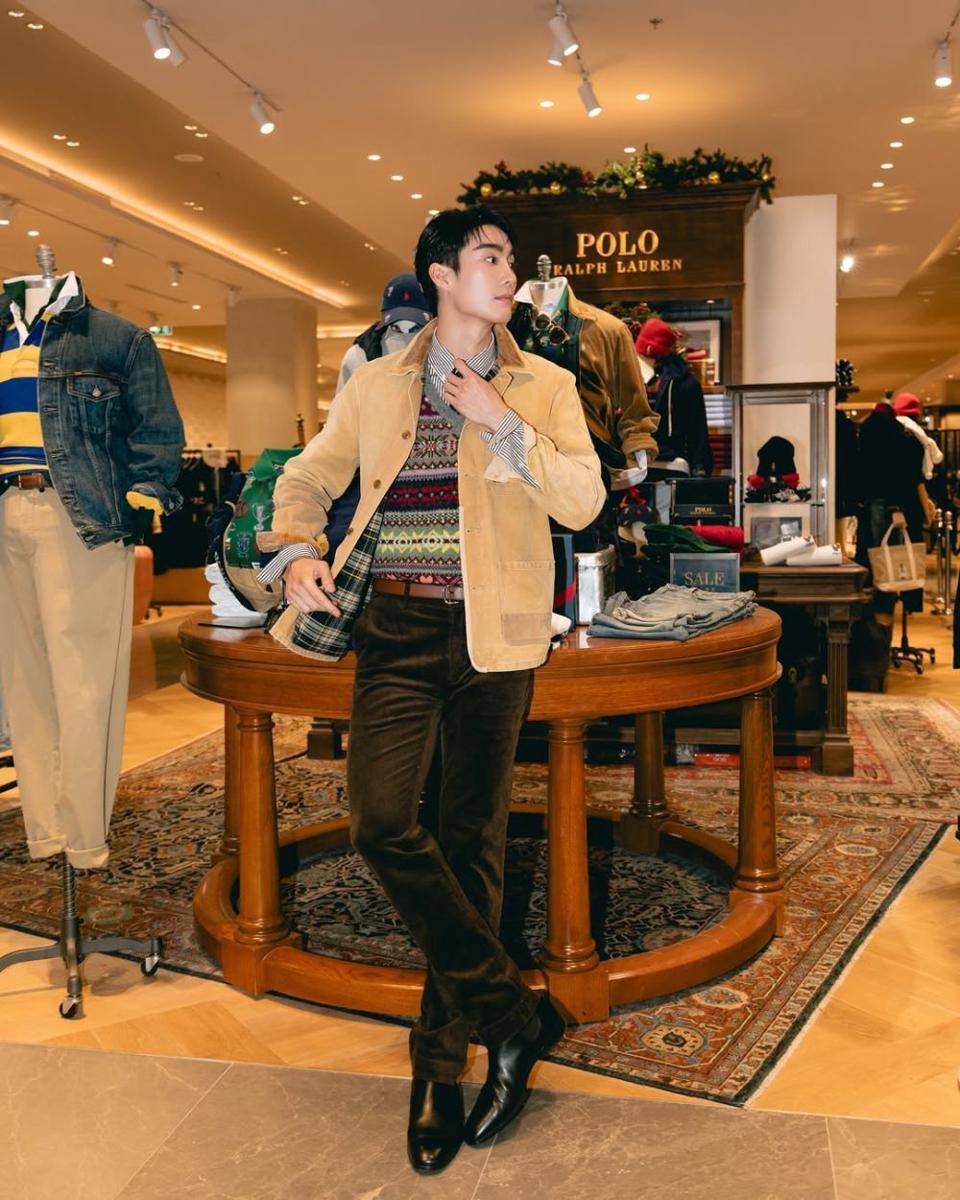outfit preppy style ala Force Jiratchapong (instagram.com/fforce_)