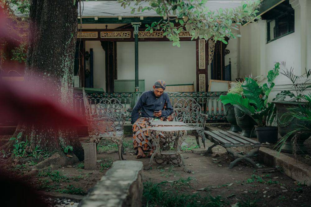 ilustrasi abdi dalem keraton yogyakarta (unsplash.com/Arya Krisdyantara)