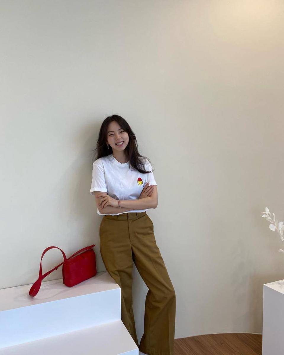 ide outfit travelling ala Ahn So Hee (instagram.com/ssoheean)