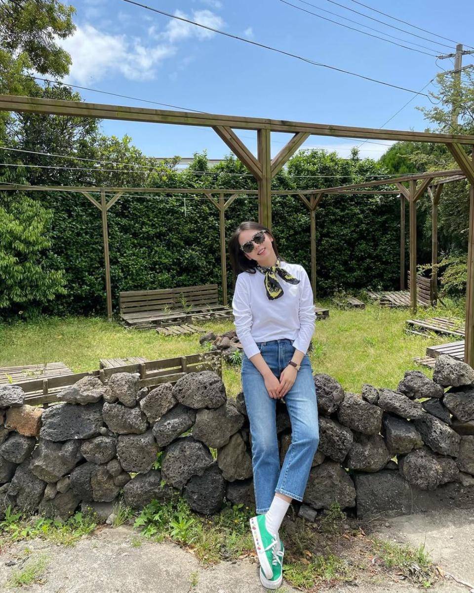 ide outfit travelling ala Ahn So Hee (instagram.com/ssoheean)