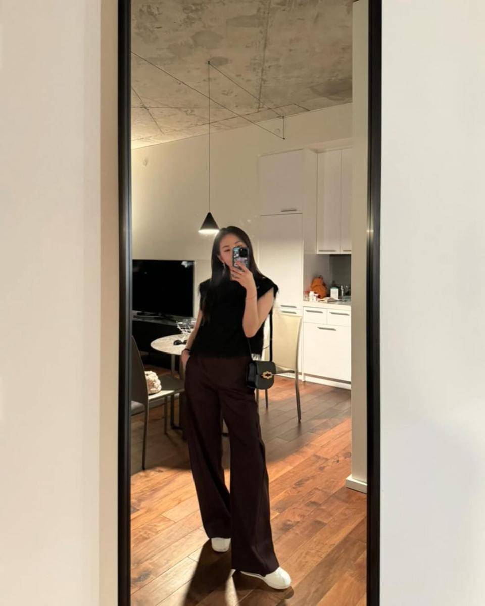 ide outfit travelling ala Ahn So Hee (instagram.com/ssoheean)