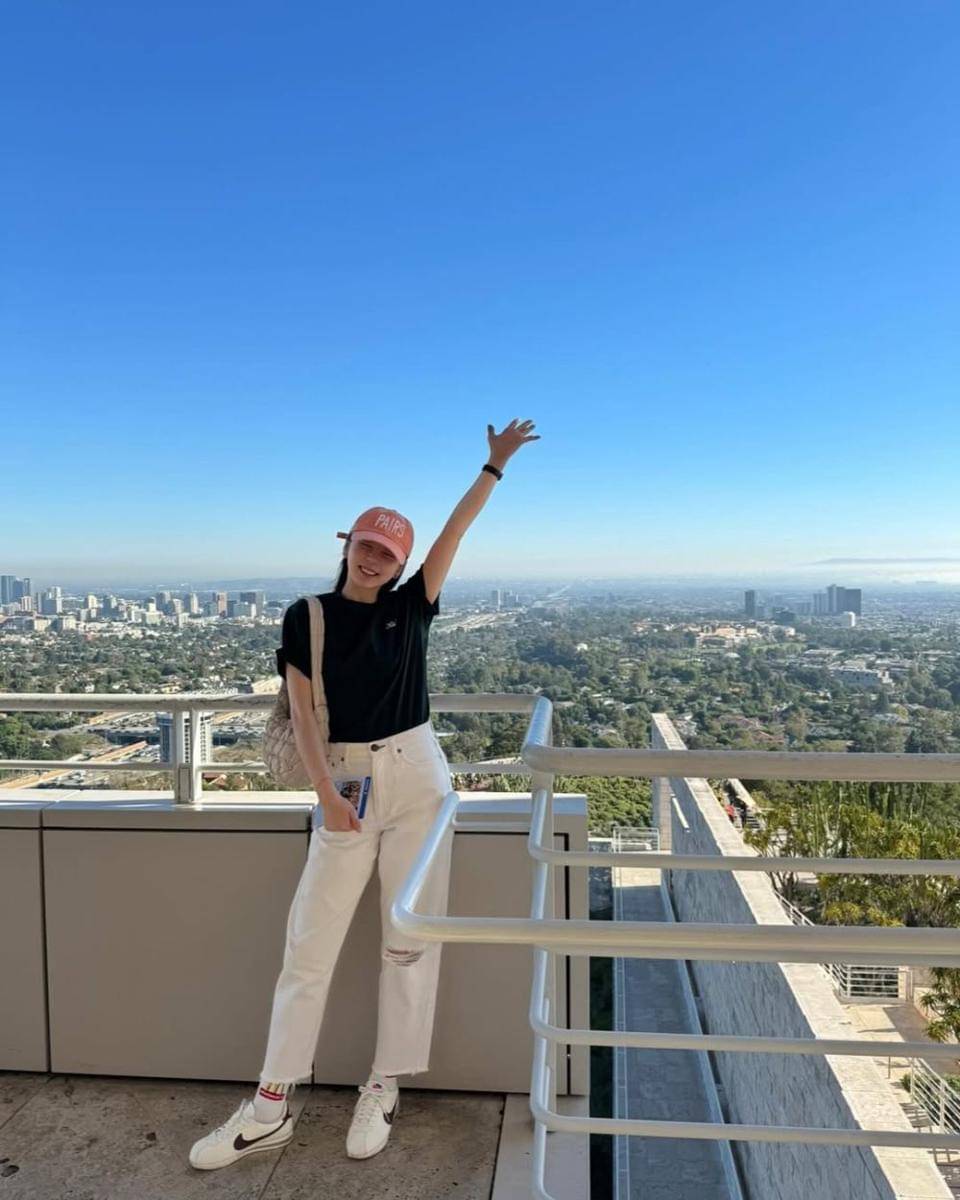 ide outfit travelling ala Ahn So Hee (instagram.com/ssoheean)