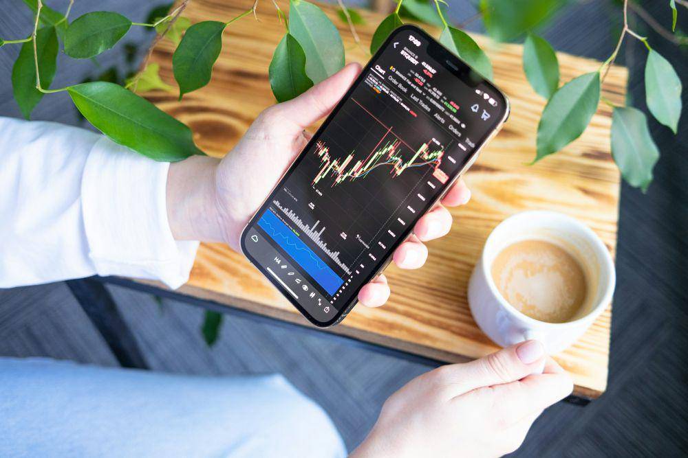 ilustrasi kesederhanaan dalam investasi (unsplash.com/TabTrader.com)