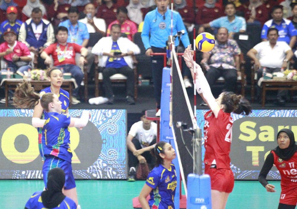 Tim voli putri Jakarta Electric PLN menaklukkan Yogya Falcons dengan skor 3-0 pada laga pembuka PLN Mobile Proliga 2025, Jumat (3/1/2025). (dok. Proliga2025)