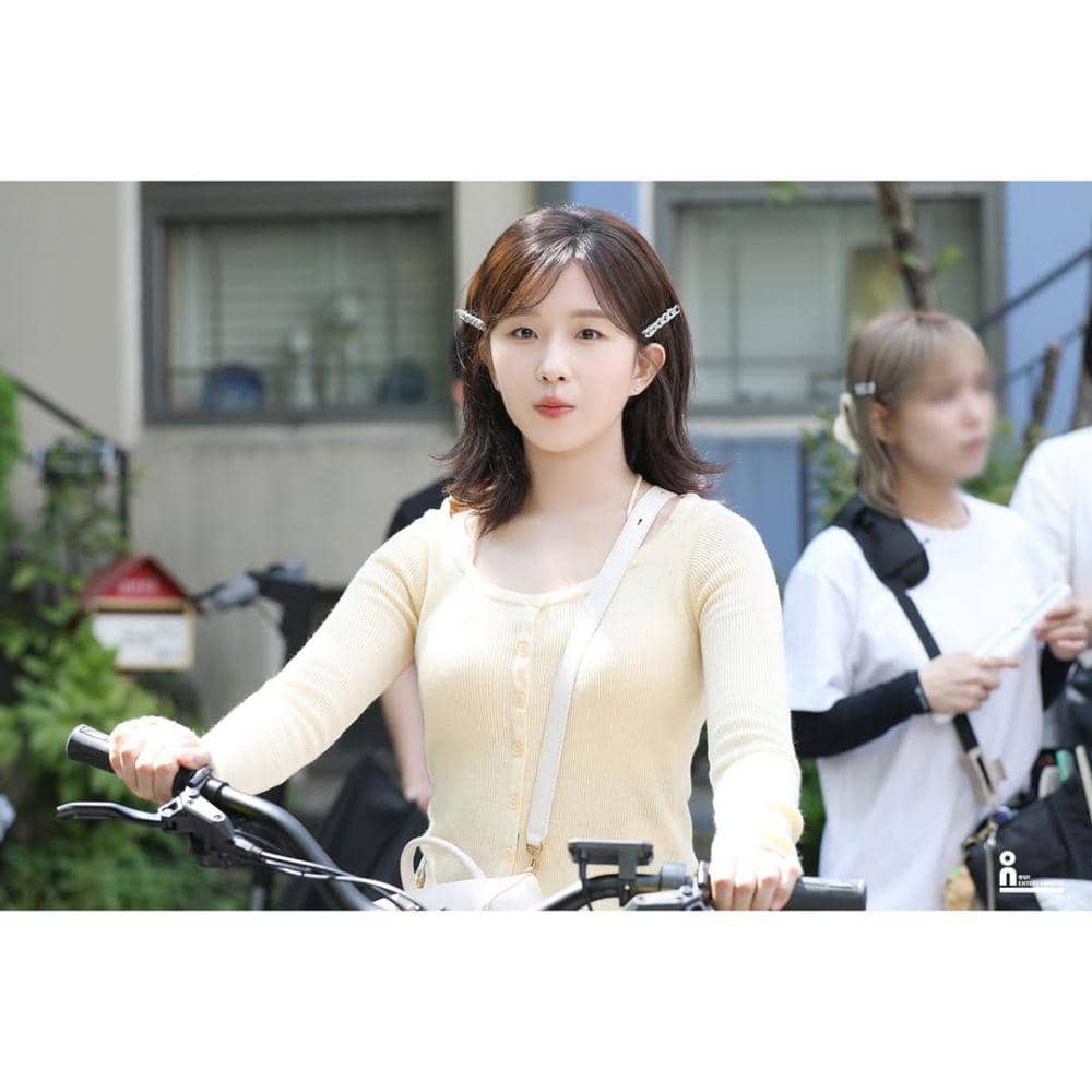 Yoon Ga Yi (instagram.com/official_oui)