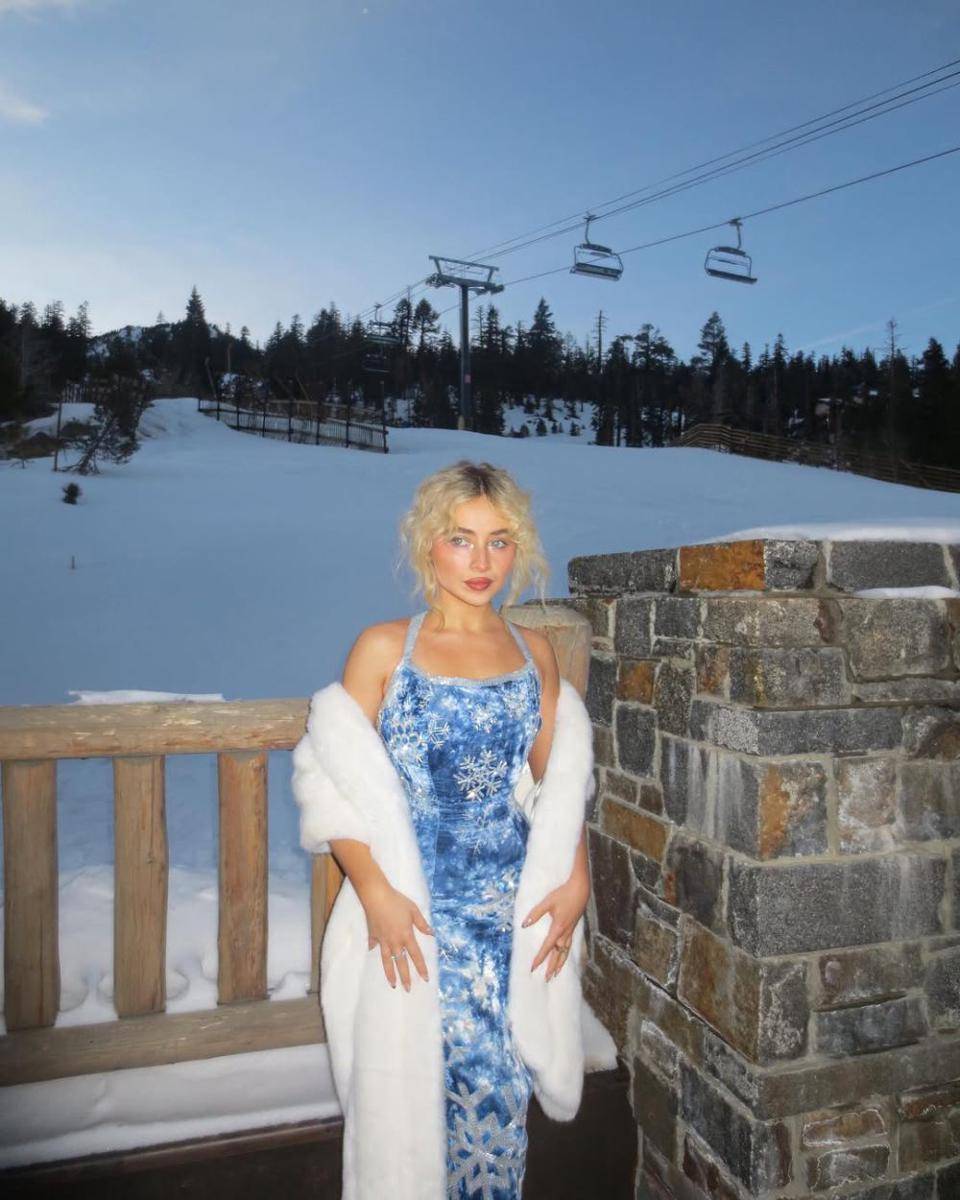 potret Sabrina Carpenter liburan tahun baru bareng bestie (instagram.com/sabrinacarpenter)
