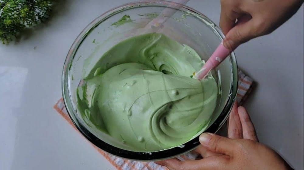 ilustrasi membuat adonan bolu pandan sukade (YouTube.com/PAP COOK)