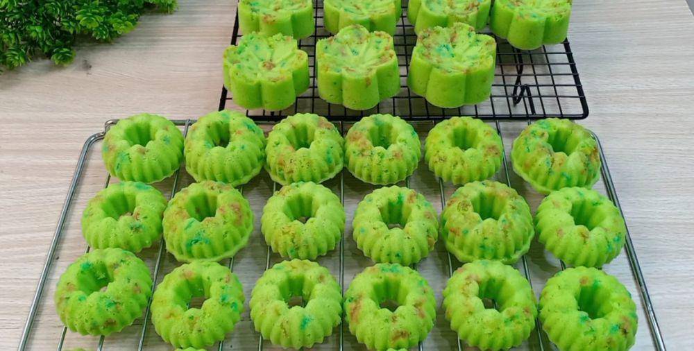 bolu kukus mini pandan meses pelangi (YouTube.com/Eliza Perkasa)