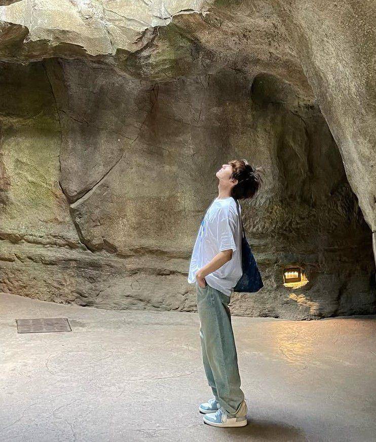 referensi outfit summer ala Renjun NCT (instagram.com/yellow_3to3)