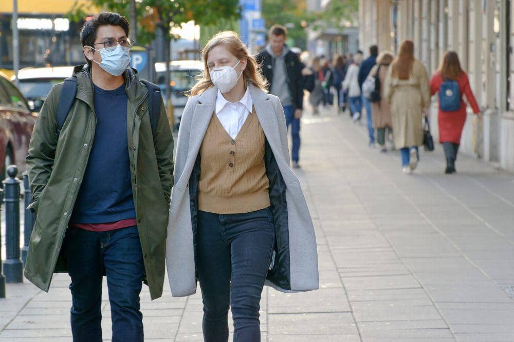 ilustrasi penggunaan masker di tempat umum (pixabay.com/Surprising_SnapShots)