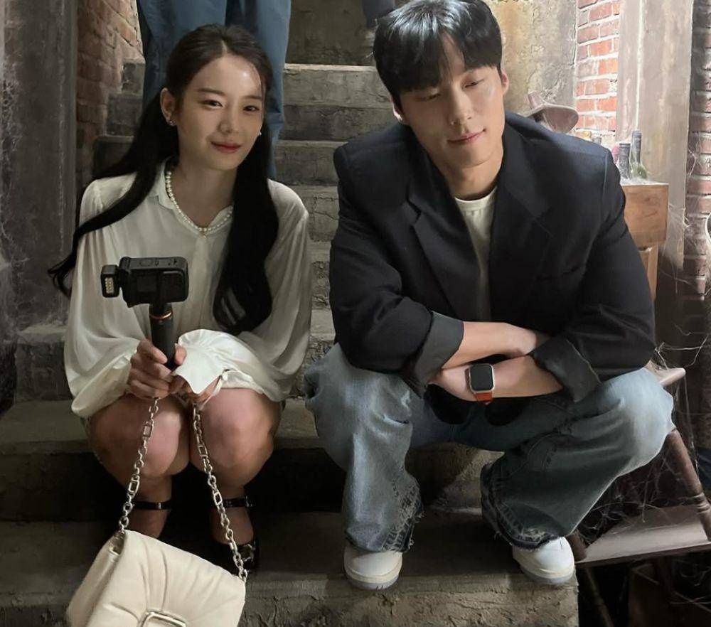 Jang Gyuri dan Heo Nam Jun dibalik layar drama When the Phone Rings (instagram.com/gyurious_j)