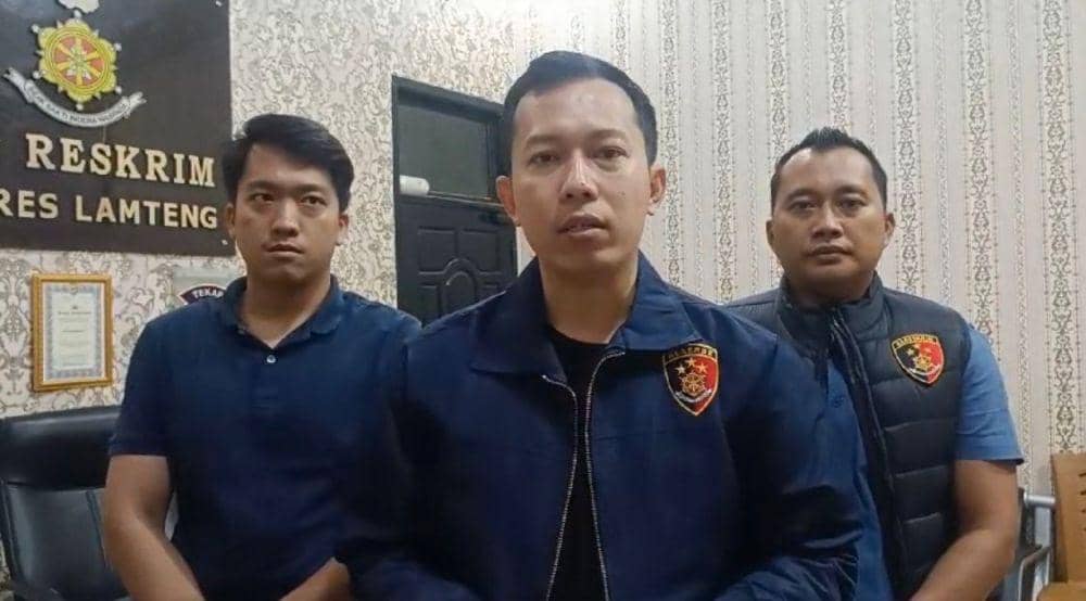 Kasat Reskrim Polres Lampung Tengah, AKP Nikolas Bagas Yudhi Kurnia (tengah). (Dok. Polres Lampung Tengah).
