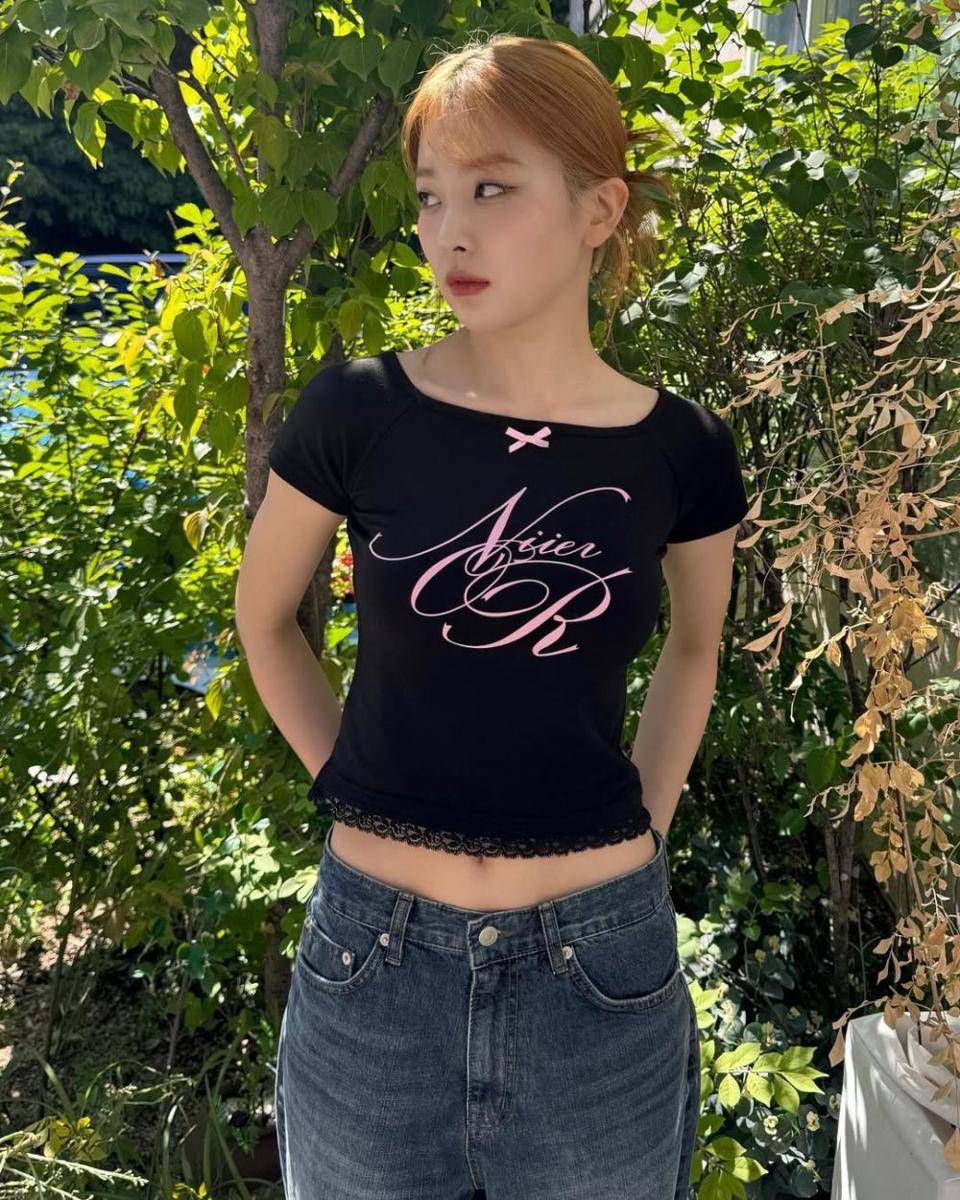 Gaya nuansa hitam ala Seulgi Red Velvet (instagram.com/hi_sseulgi)