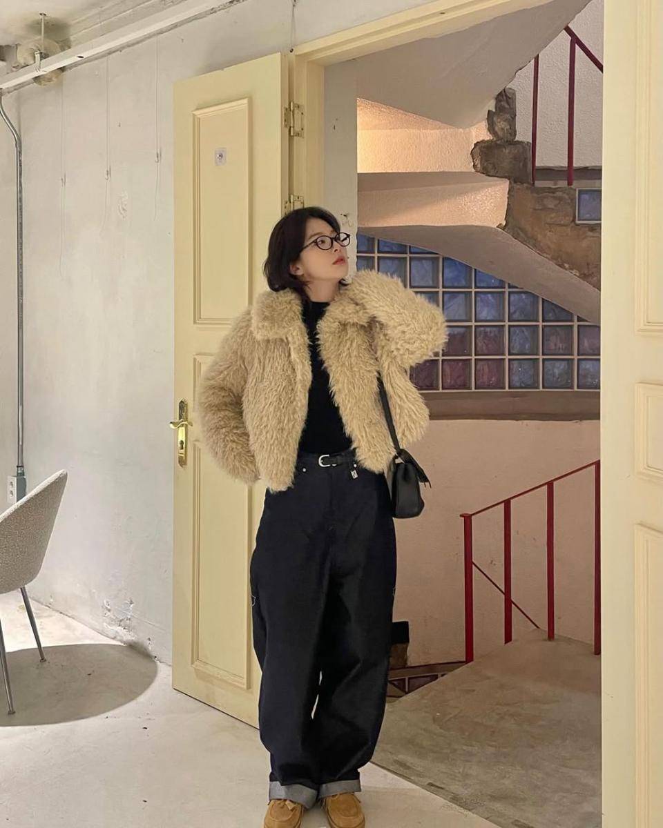 Gaya nuansa hitam ala Seulgi Red Velvet (instagram.com/hi_sseulgi)
