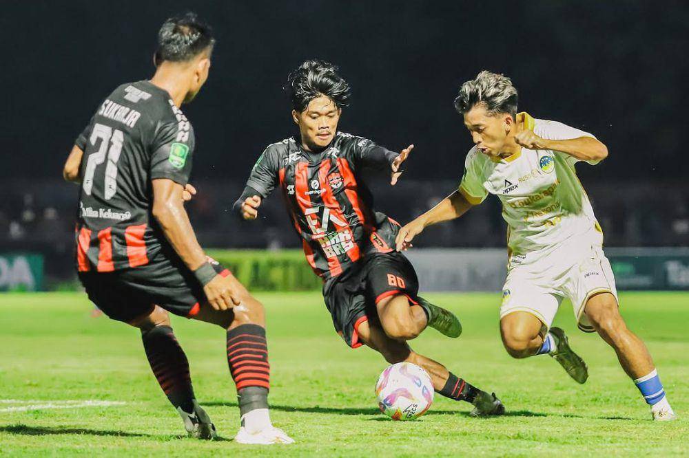 Persekat Tegal dalam laga melawan PSIM Yogyakarta pada pekan ke-15 Grup 2 Liga 2 2024/2025. (instagram.com/psimjogja_official)