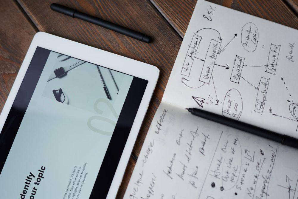 ilustrasi notebook (pexels.com/fauxels)