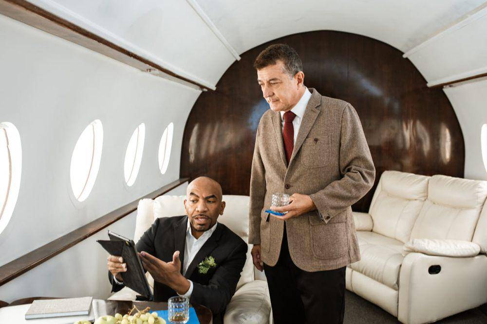 ilustrasi penerbangan first class (pexels.com/RDNE Stock project)