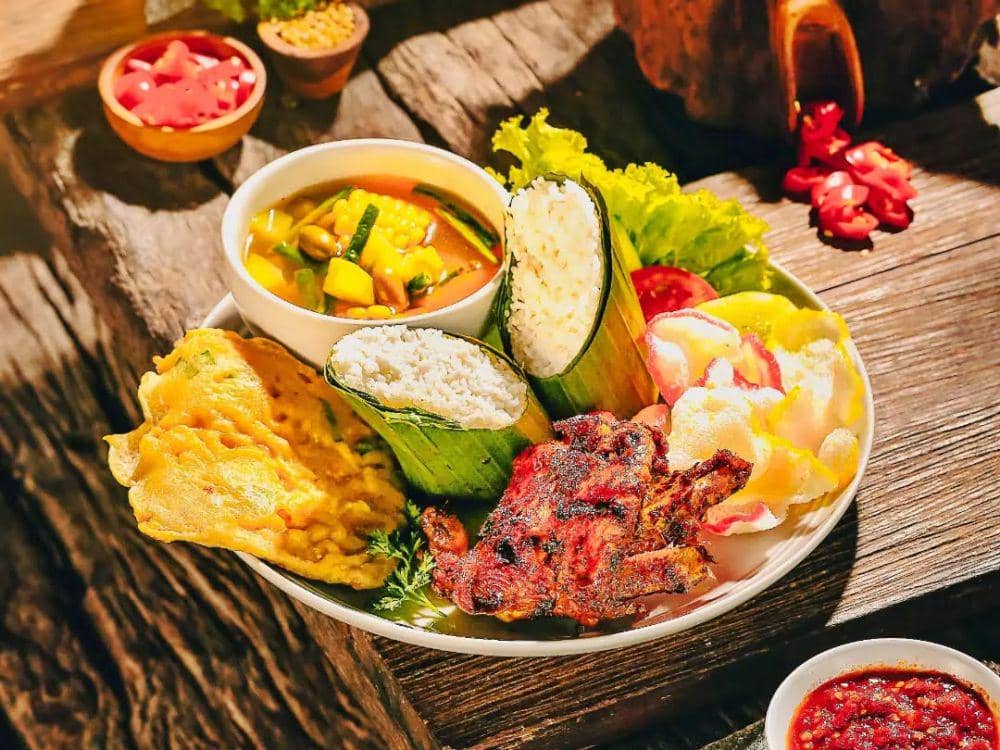 potret nasi timbel ayam kampung bakar di Kopi Koneng (instagram.com/kopi.koneng)