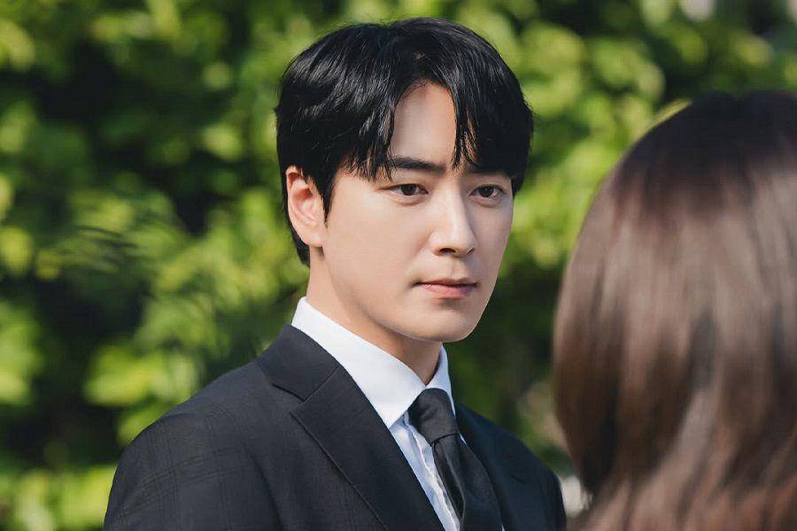 Yoo Eun Ho (Lee Joon Hyuk) di drakor Love Scout (instagram.com/sbsdrama.official)