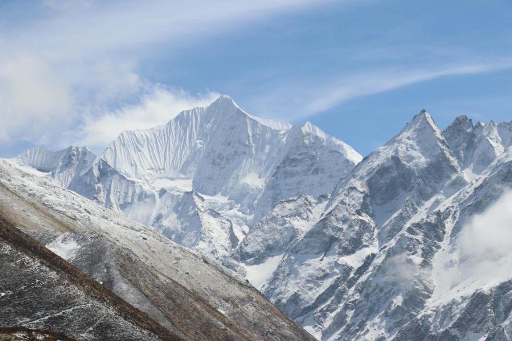 Mengenal Gunung Dhaulagiri, Memiliki Dua Puncak yang Berselimut Salju