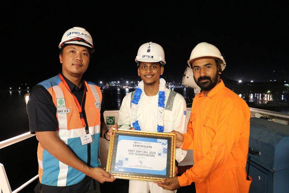 PTP Nonpetikemas Cabang Teluk Bayur Sambut Kapal Pertama 2025 (Dok. IDN Times)