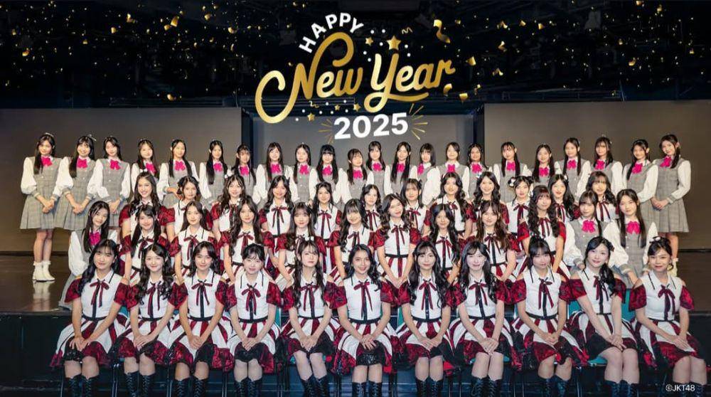 JKT48 saat acara pergantian tahun di Candi Prambanan (Instagram/jkt48)