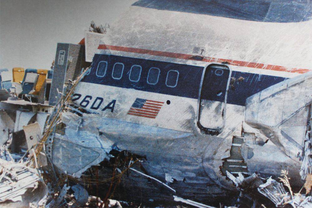Puing-puing bagian ekor pesawat Delta Air Lines 191, yang jatuh di Dallas, Texas, pada 1985 (commons.wikimedia.org/National Transportation Safety Board)