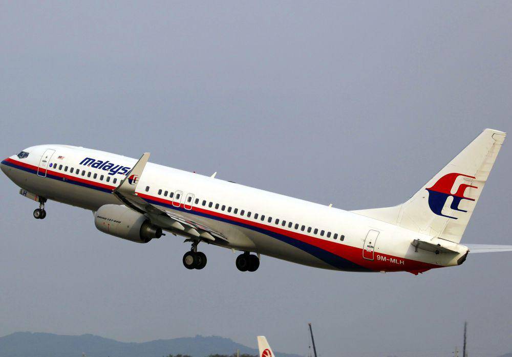 pesawat Malaysia Airlines Flight MH370 saat lepas landas (commons.wikimedia.org/byeangel)