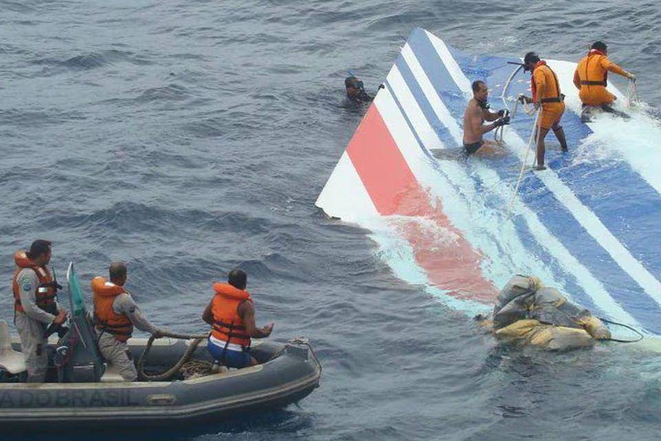 ditemukannya puing badan pesawat Air France Flight 447 (commons.wikimedia.org/National Transportation Safety Board)