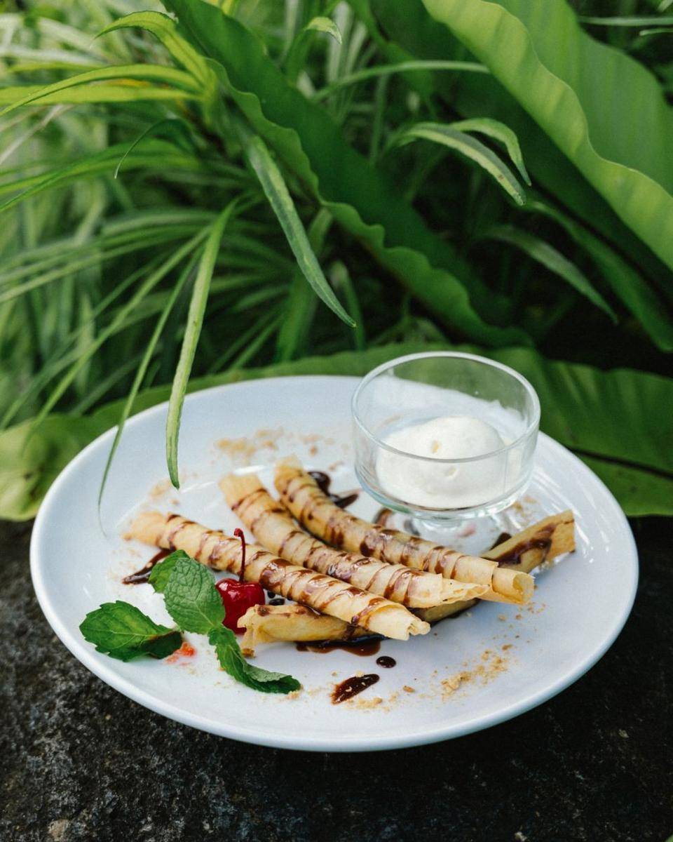 Menu Pisang Goreng Aroma di Bebek Tepi Sawah Bali (instagram.com/bebektepisawah)