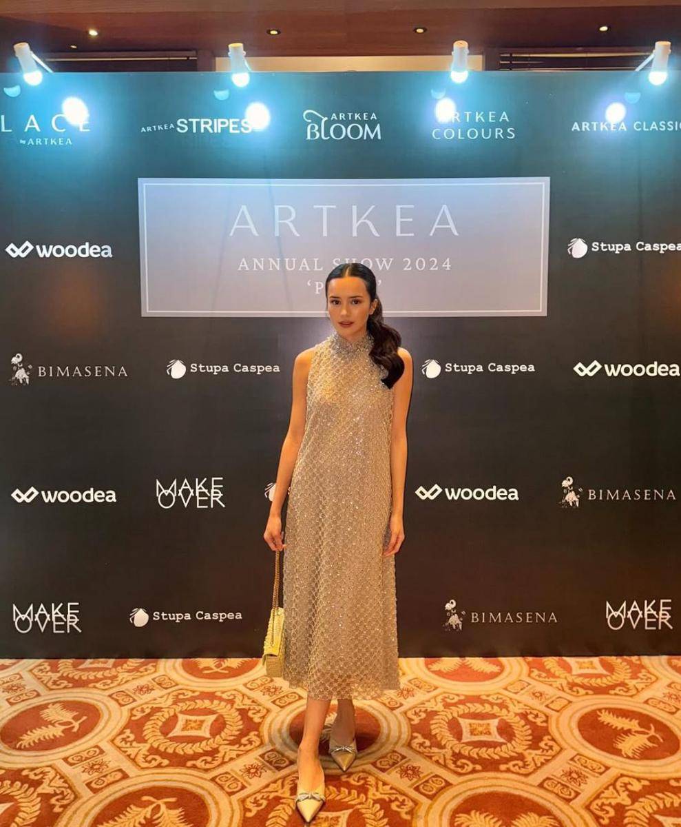 inspirasi dress pesta ala Beby Tsabina (instagram.com/bebytsabina)