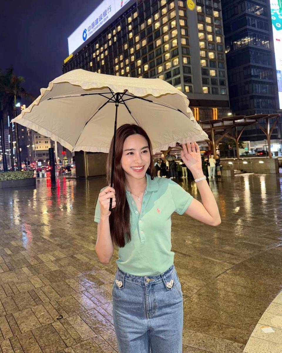 potret ide OOTD casual versi girly ala PP Punpreedee (instagram.com/punpreedee)