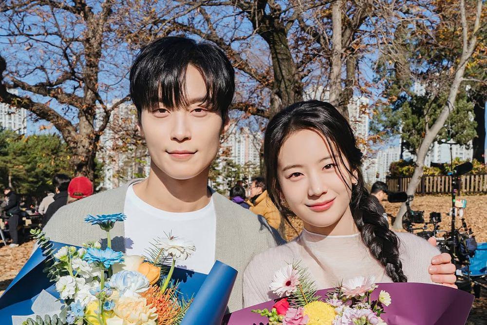 8 Perjalanan Cinta Ji Sang Woo dan Na Yu Ri di When the Phone Rings