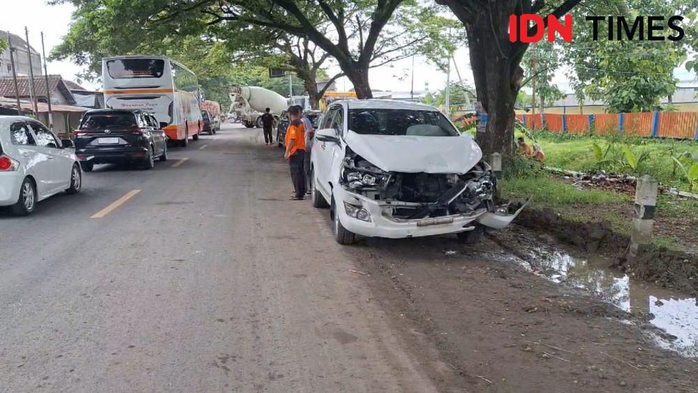 Lima Kendaraan Tabrakan Beruntun di Ngawi