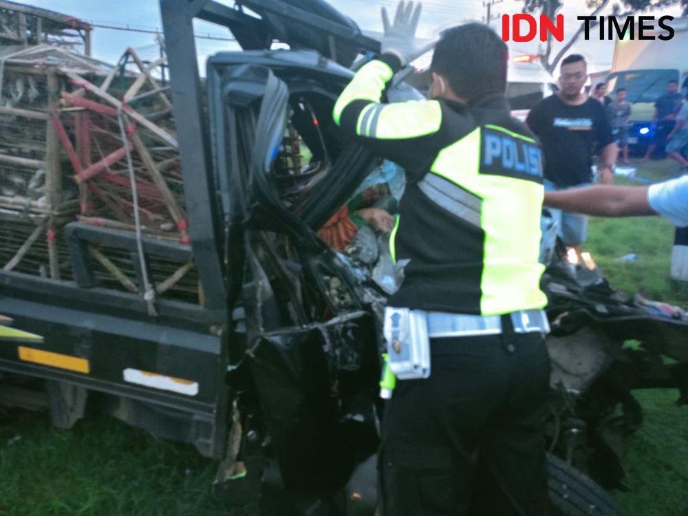 Tabrakan Maut di Ngawi: Sopir Pikap Tewas, Sopir Bus Kabur