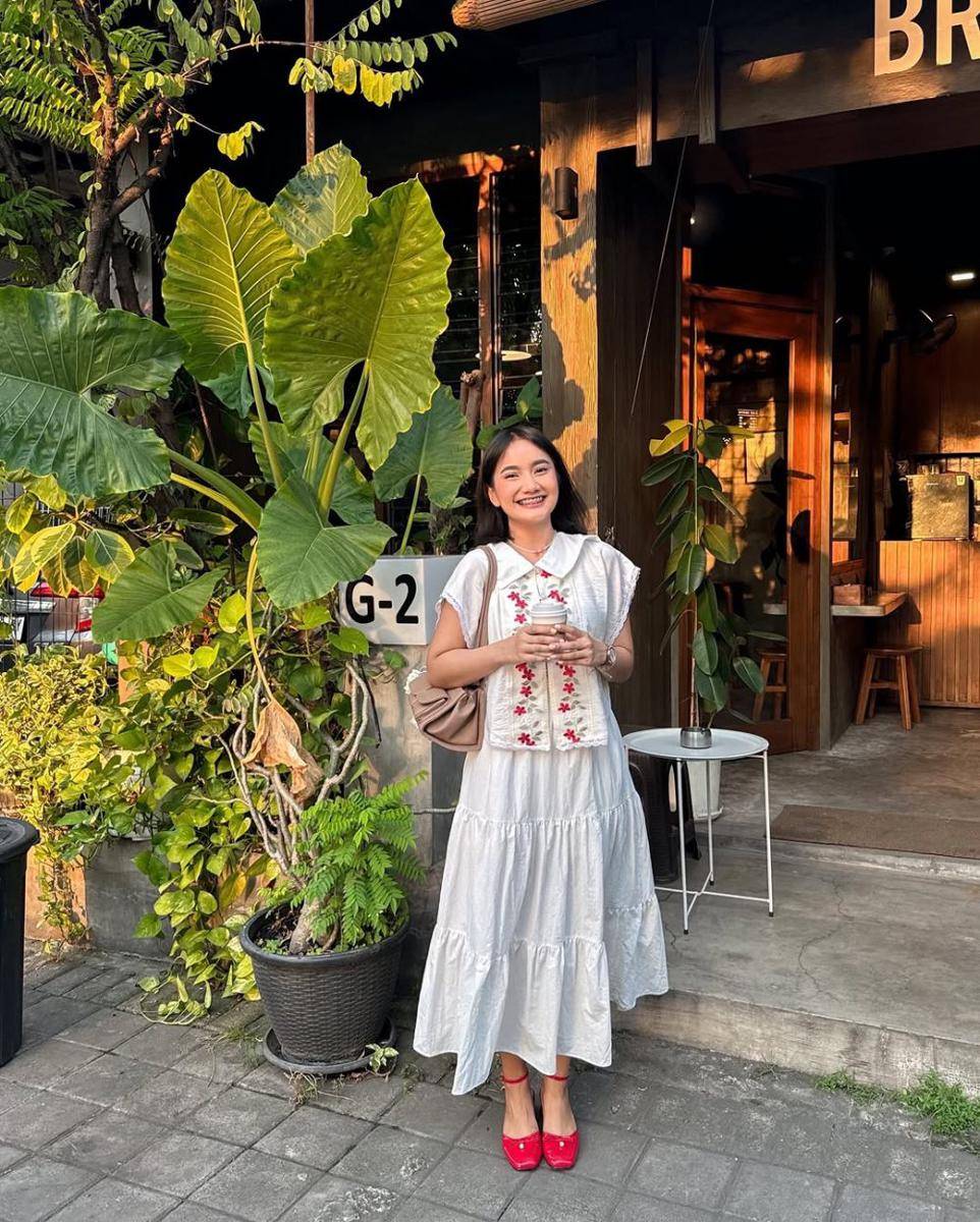 inspirasi outfit pakai rok midi ala Jesica Ceren (instagram.com/jesicaceren)