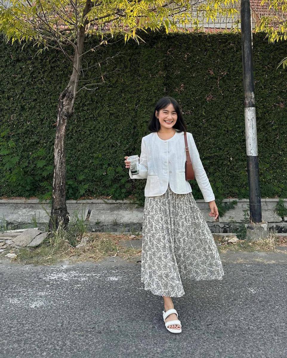 referensi pleated skirt ala Jesica Ceren (instagram.com/jesicaceren)