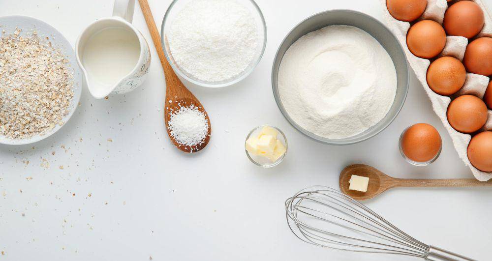 ilustrasi bahan sponge cake cokelat (pexels.com/Son Tung Tran)