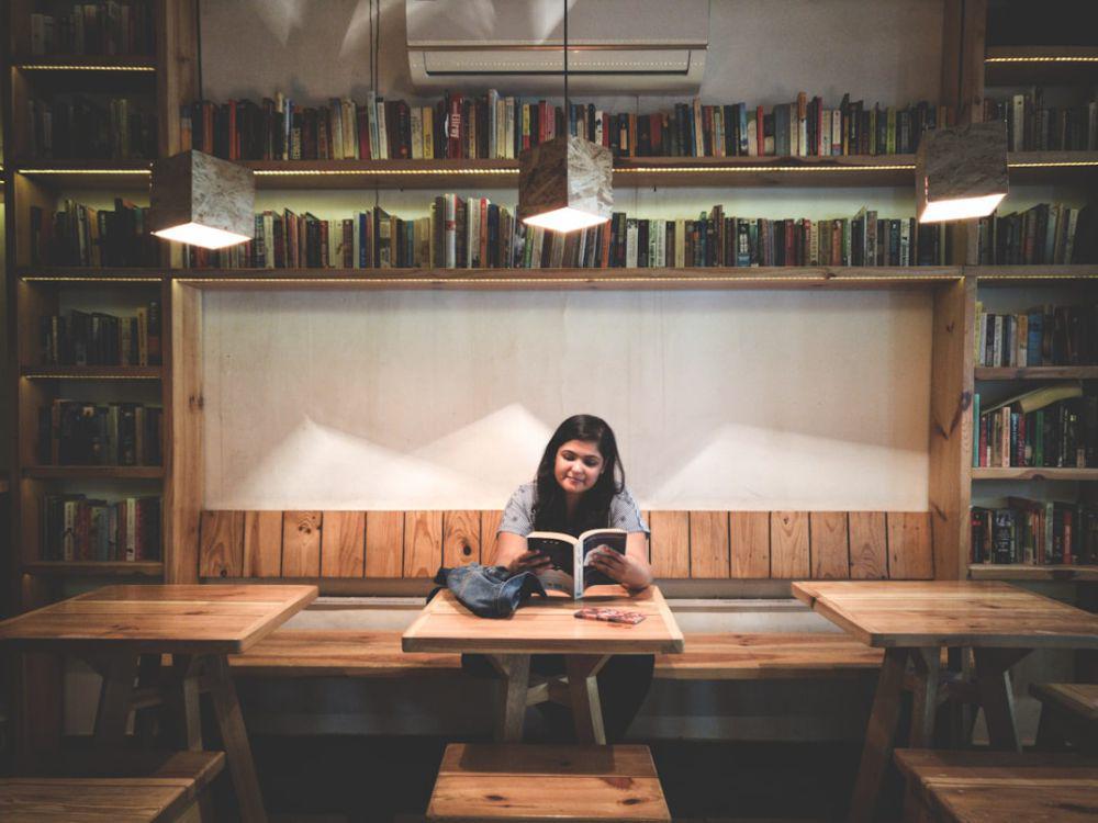 6 Library Cafe di Jogja Seru Buat Baca dan Belanja Buku
