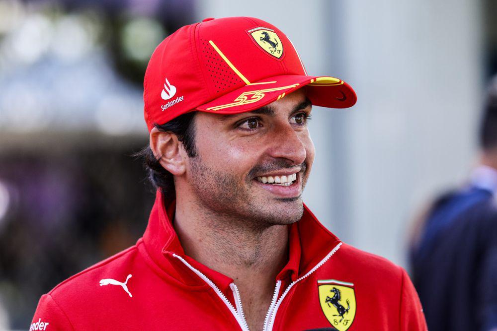 Carlos Sainz Kenang Momen Tak Terlupakan bersama Ferrari