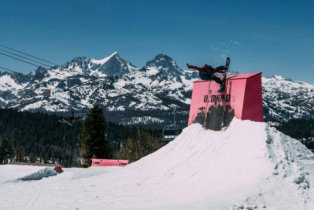 Mammoth Mountain, California (unsplash.com/Robson Hatsukami Morgan)