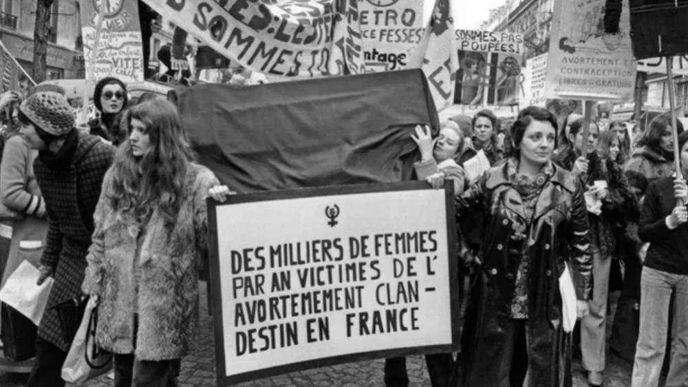 potret pawai perempuan di Paris untuk legalisasi aborsi tahun 1971 (globalhistorydialogues)